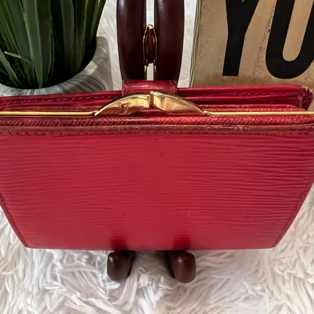 🎉HP🎉 Louis Vuitton Red Epi Porte Monnaie Billets Viennois Kiss Lock Wallet
